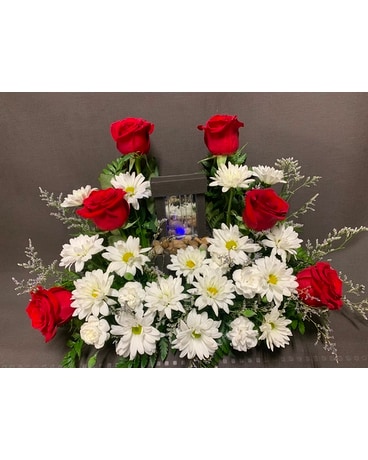 ROSE LIVING WATERS Flower Arrangement